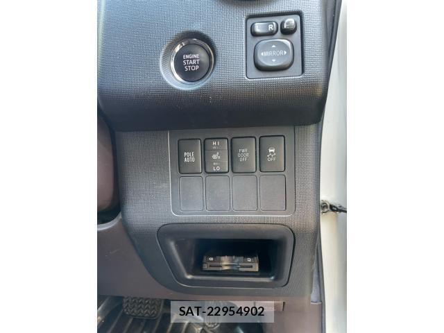 Toyota SPADE 2012-10 8231856-21