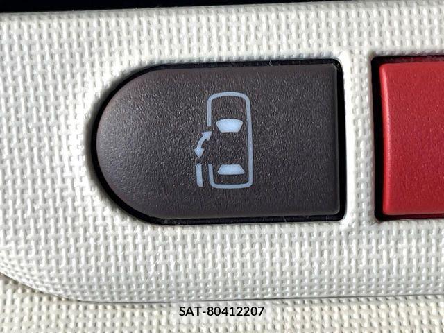 Toyota SPADE 2013-08 8246764-4