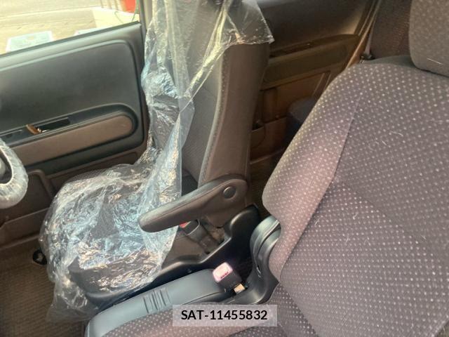 Toyota SPADE 2012-12 8317262-13