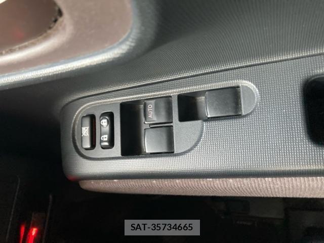 Toyota SPADE 2013-03 8368957-9