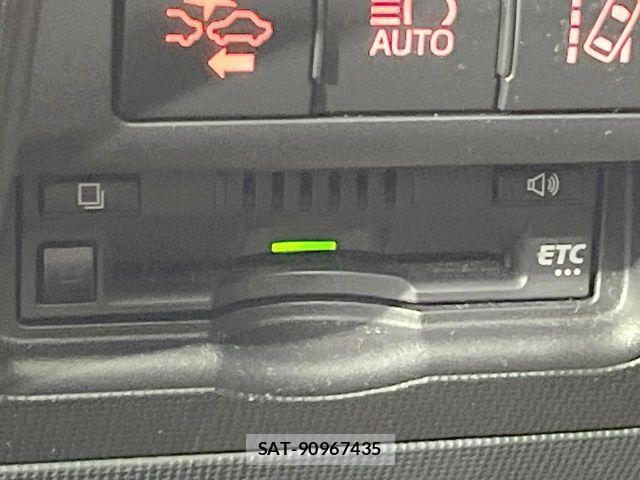 Toyota SPADE 2017-08 8368956-6