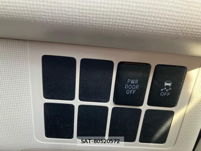 Toyota SPADE 2012-10 8372226-17