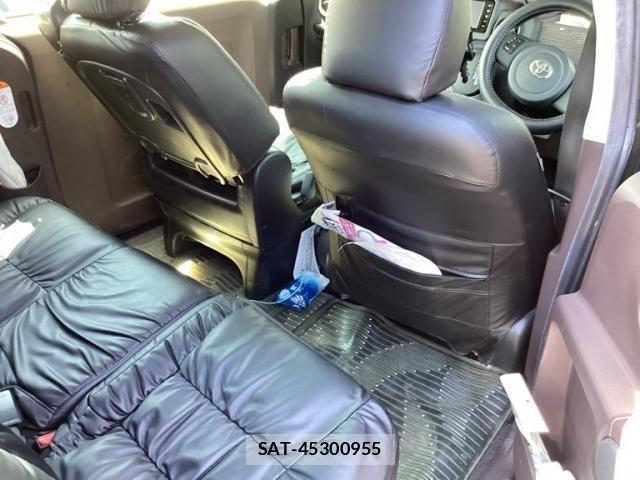 Toyota SPADE 2015-10 8415077-12