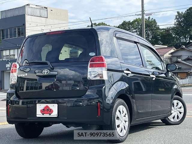 Toyota SPADE 2016-01 8415074-2