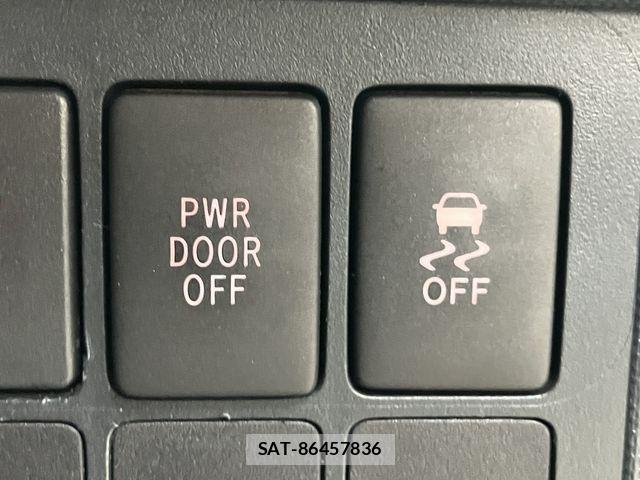 Toyota SPADE 2014-02 8527493-15
