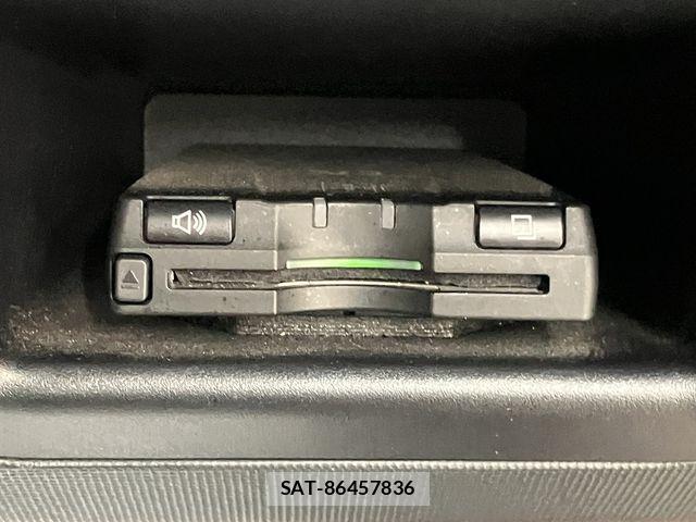 Toyota SPADE 2014-02 8527493-17