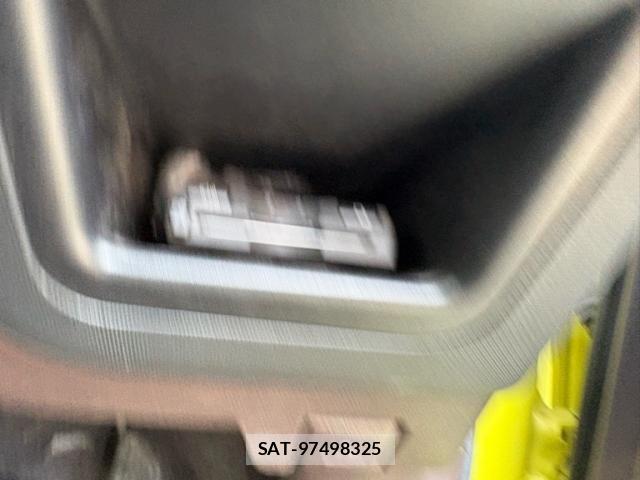 Toyota SPADE 2013-03 8527497-17
