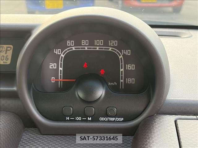 Toyota SPADE 2014-05 8563626-28