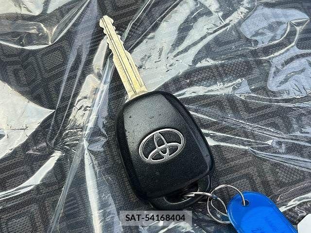 Toyota SPADE 2013-06 8563624-13