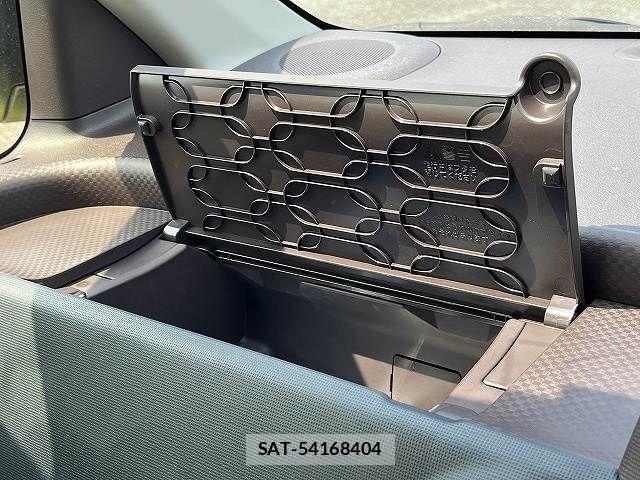 Toyota SPADE 2013-06 8563624-19