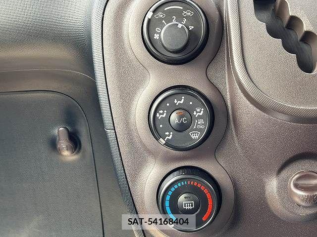 Toyota SPADE 2013-06 8563624-22