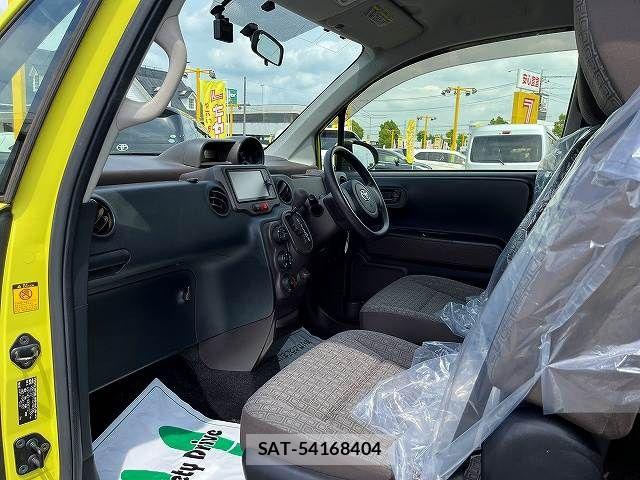 Toyota SPADE 2013-06 8563624-27