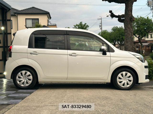 Toyota SPADE 2012-07 8563622-11