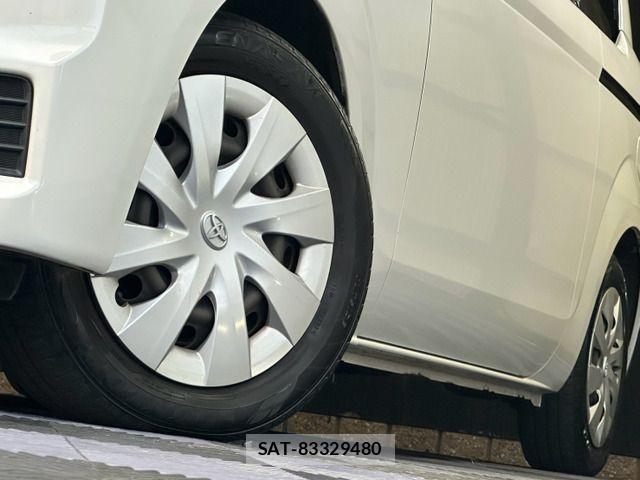 Toyota SPADE 2012-07 8563622-17