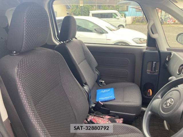 Toyota SPADE 2014-06 8629049-8