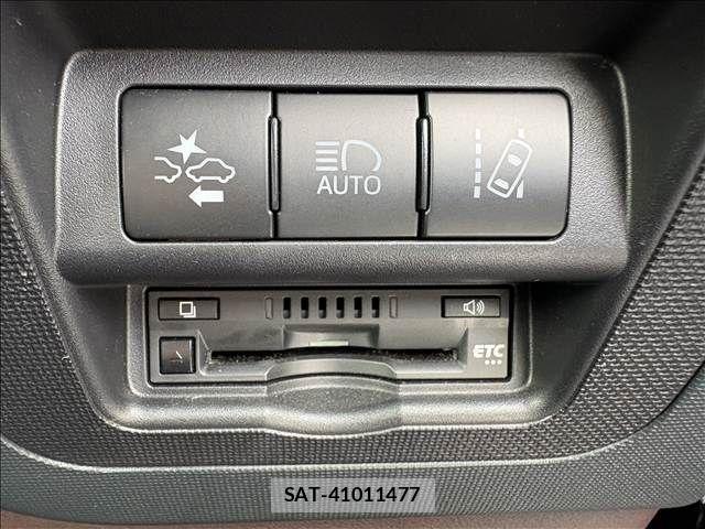 Toyota SPADE 2017-11 8666941-12