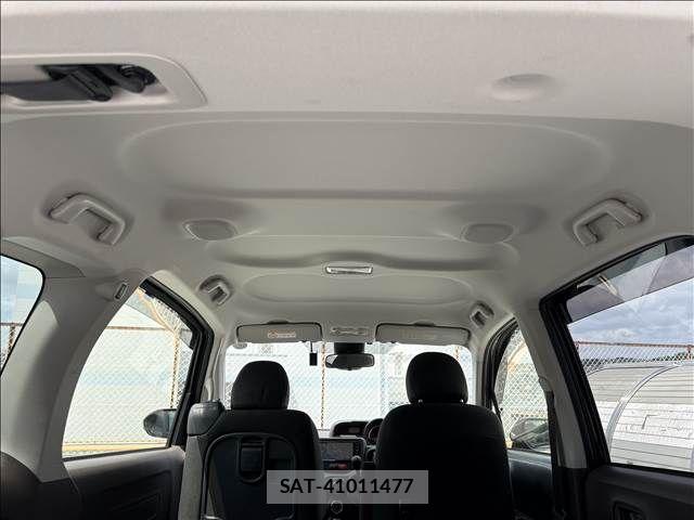 Toyota SPADE 2017-11 8666941-17
