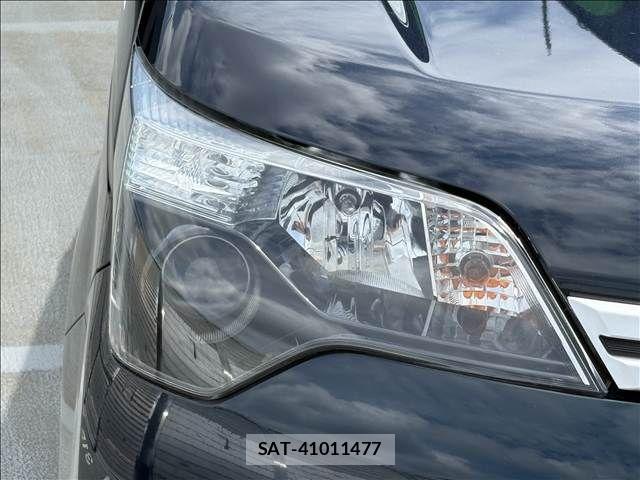 Toyota SPADE 2017-11 8666941-28