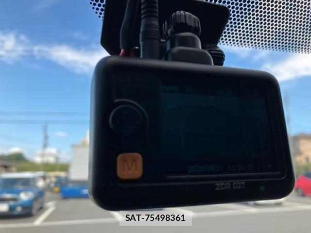Toyota SPADE 2012-08 8686637-17