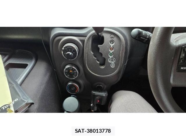 Toyota SPADE 2012-11 8744323-17