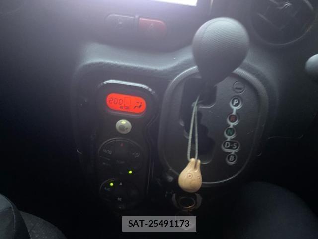 Toyota SPADE 2013-04 8782138-11