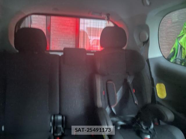 Toyota SPADE 2013-04 8782138-15