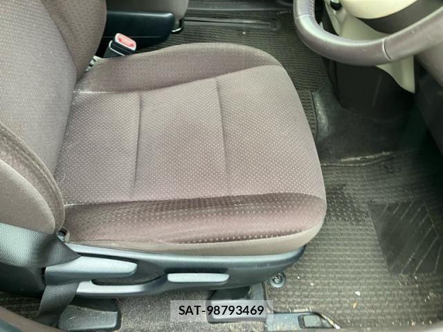 Toyota SPADE 2013-09 8797564-12