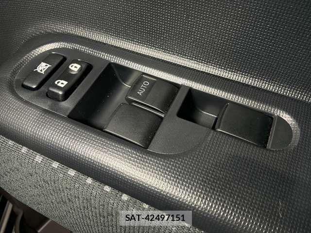 Toyota SPADE 2016-10 8850713-14