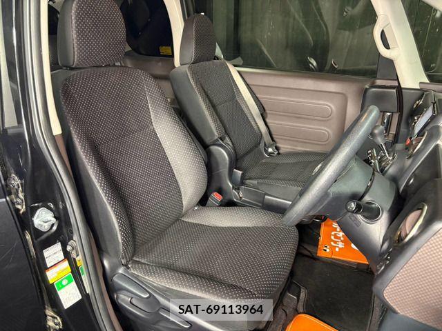 Toyota SPADE 2014-05 8882296-5