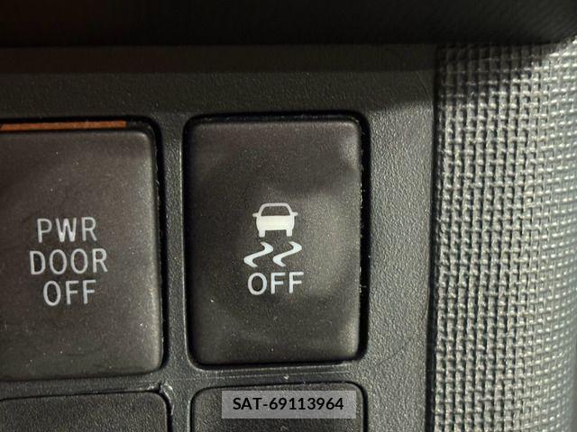 Toyota SPADE 2014-05 8882296-8