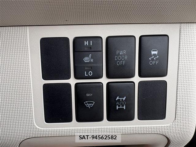 Toyota SPADE 2014-10 7252415-23