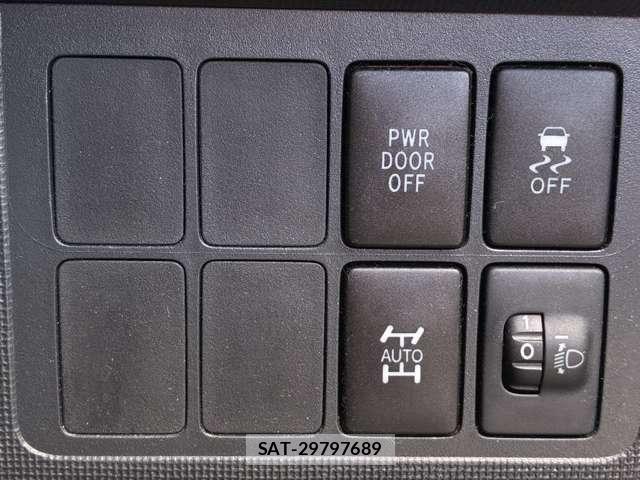 Toyota SPADE 2015-10 8246765-14
