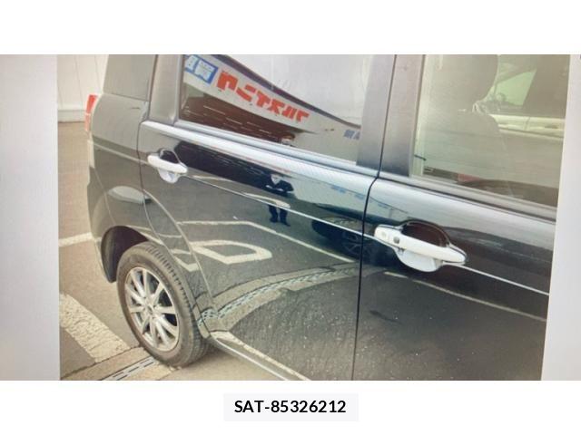 Toyota SPADE 2017-10 8563625-9