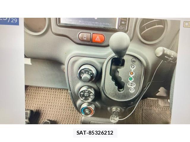 Toyota SPADE 2017-10 8563625-24