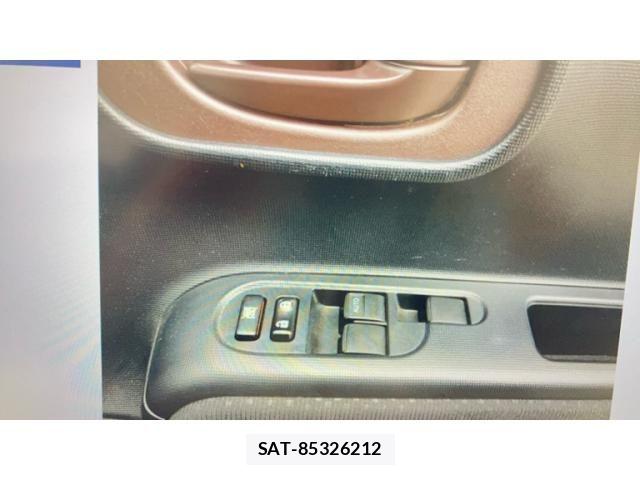 Toyota SPADE 2017-10 8563625-26
