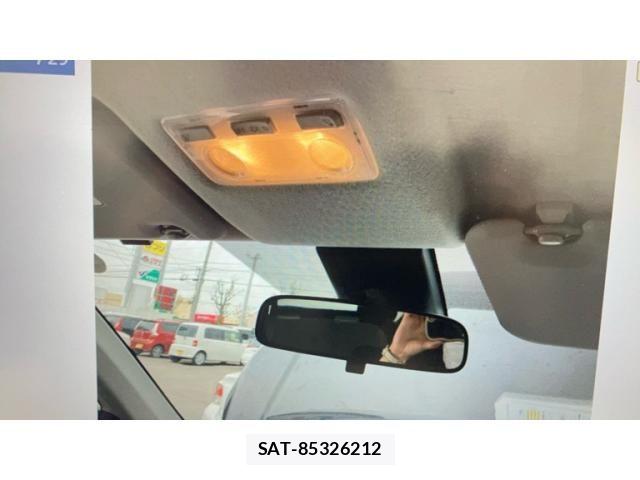 Toyota SPADE 2017-10 8563625-27