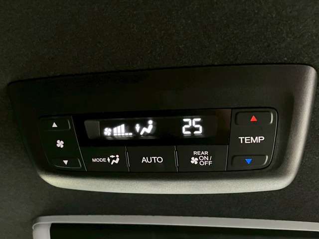 Honda e 2023-07 2216760-11