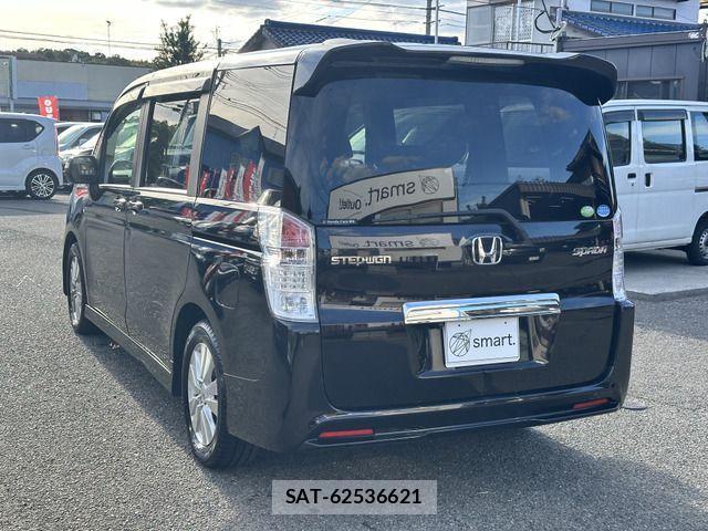 Honda e 2009-11 1367093-6