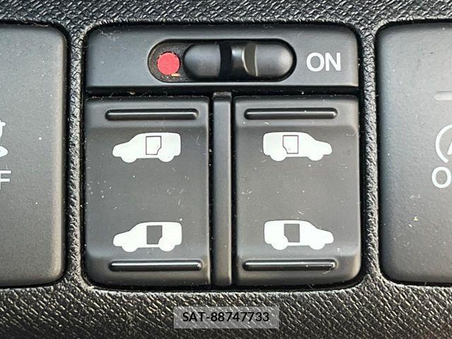 Honda e 2014-03 1415049-4