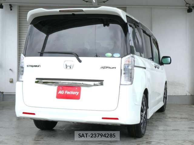 Honda e 2012-05 4395259-1