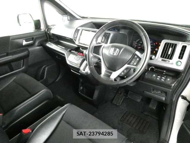 Honda e 2012-05 4395259-24