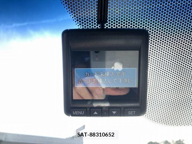 Honda e 2018-10 2320228-28