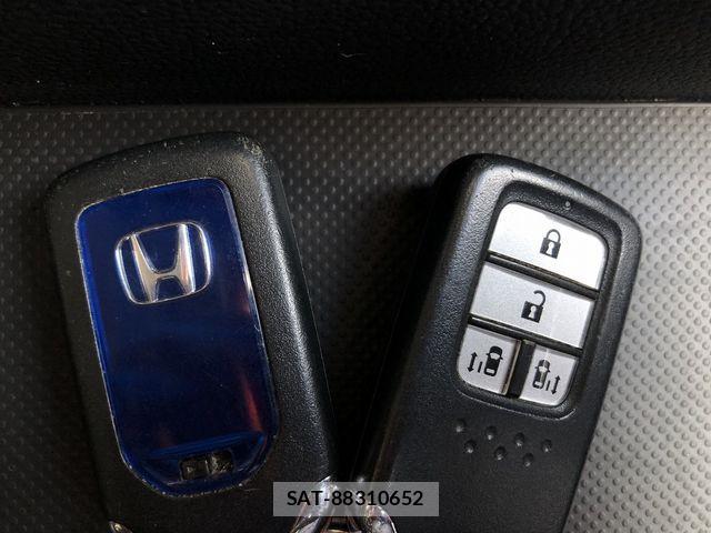 Honda e 2018-10 2320228-29
