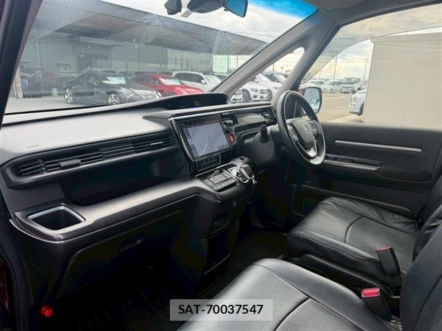 Honda e 2021-11 3388404-12