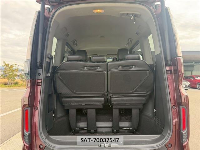 Honda e 2021-11 3388404-19