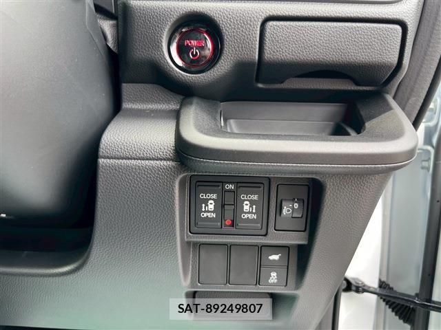 Honda e 2025-10 6503648-25