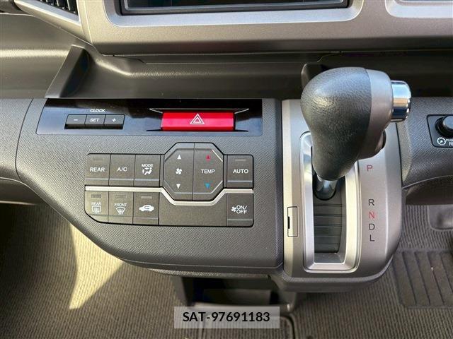 Honda e 2014-02 6615017-21