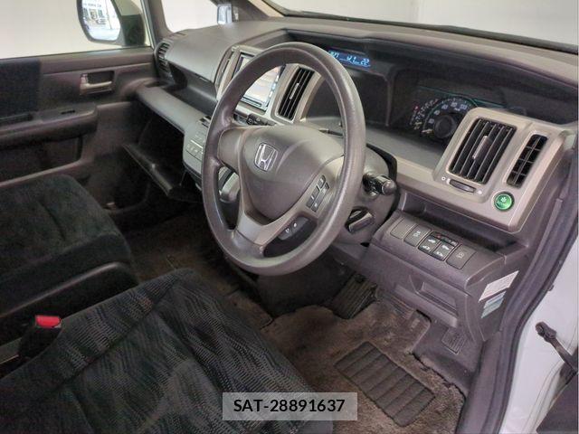 Honda e 2013-03 6615019-24