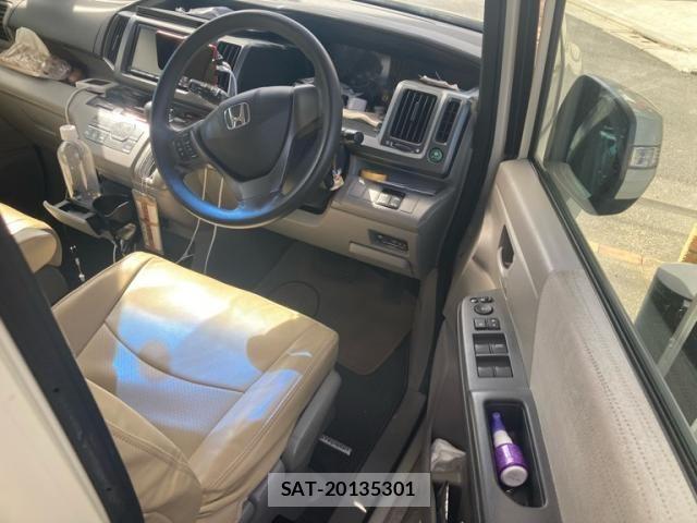 Honda e 2010-07 6673758-10