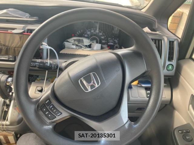 Honda e 2010-07 6673758-17